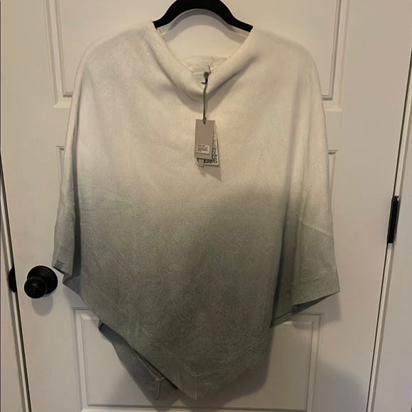 NWT Sage green waterfall barefoot dreams Poncho - Picture 1 of 4